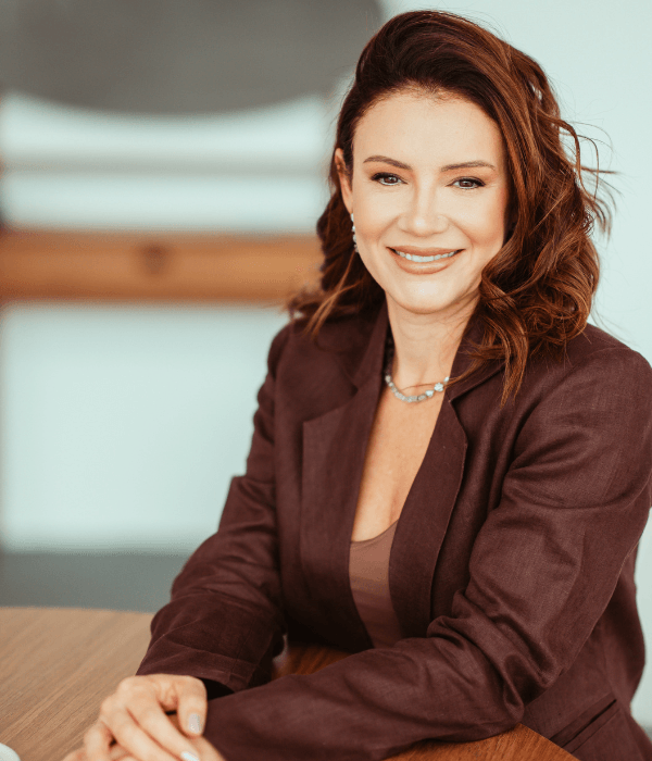 Dra. Alyne Neves Cintra - Médica